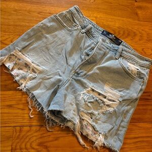 Hollister shorts w/ detailed pockets